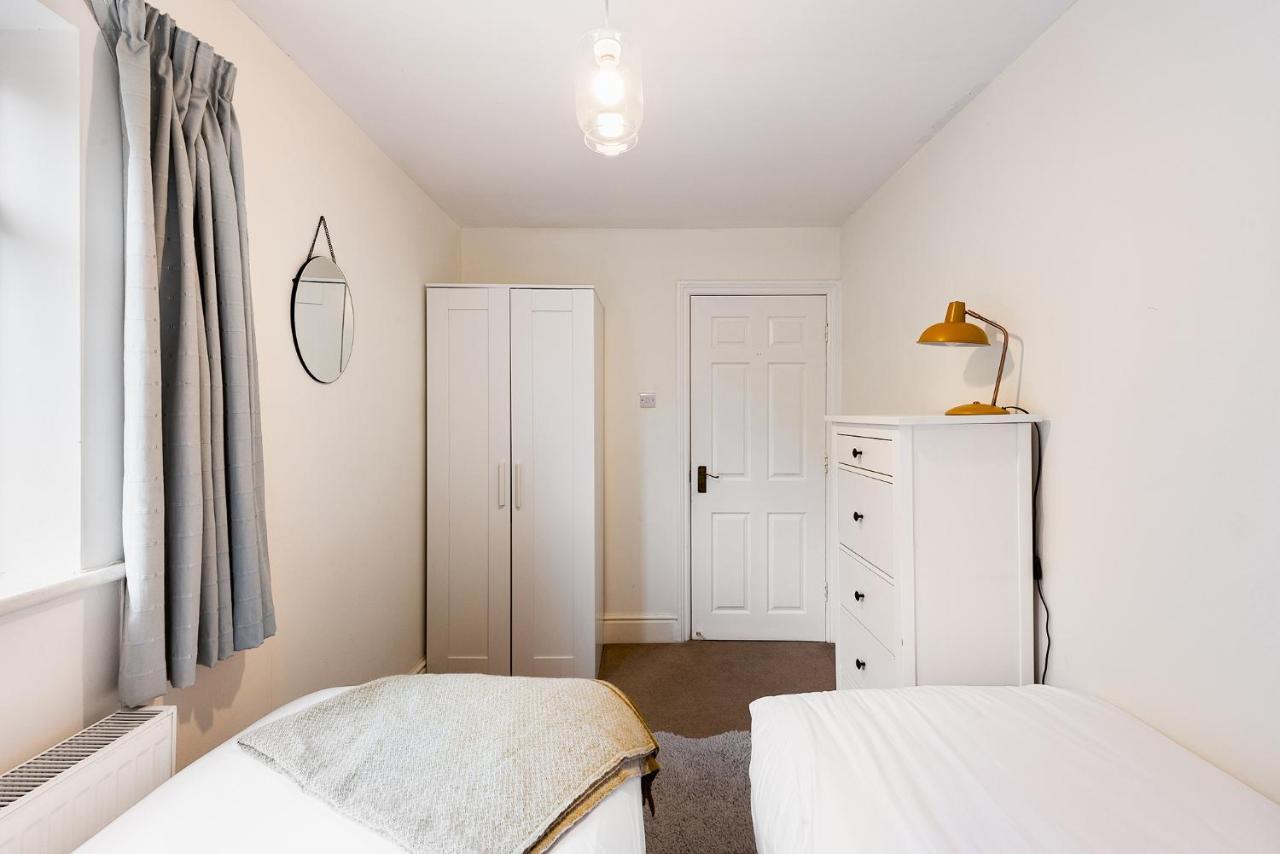 Heart Of Ealing Apartment With Garden London Exterior photo