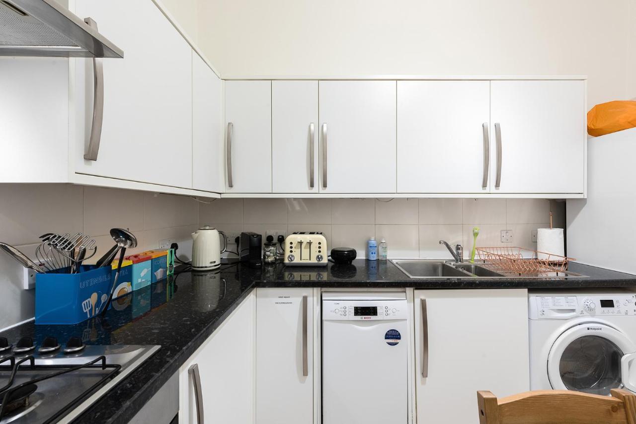 Heart Of Ealing Apartment With Garden London Exterior photo