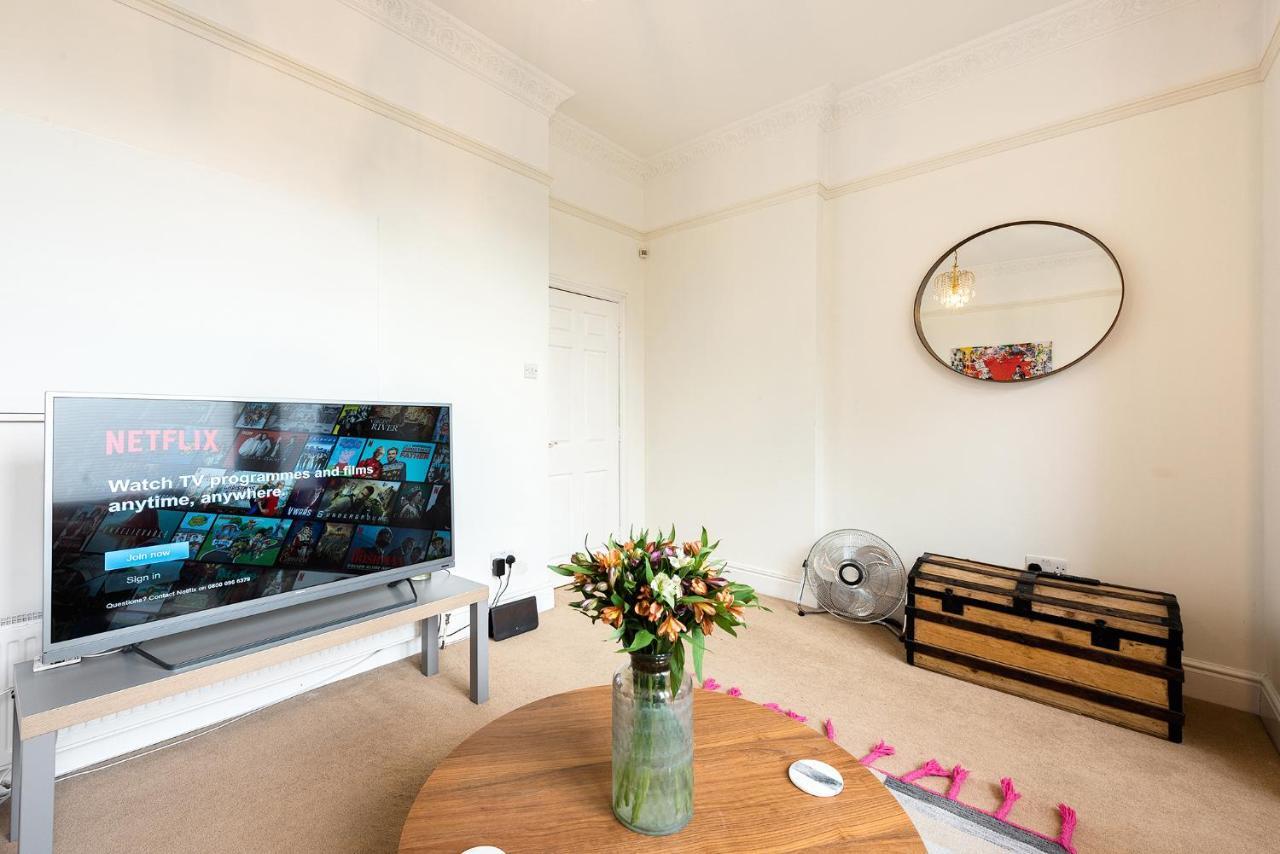 Heart Of Ealing Apartment With Garden London Exterior photo