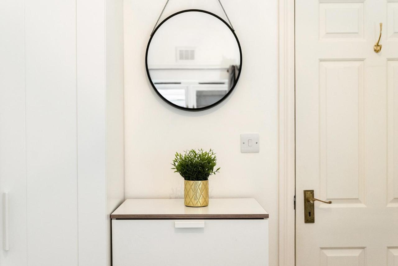 Heart Of Ealing Apartment With Garden London Exterior photo